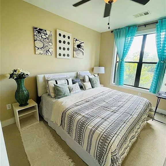 799 Hammond Dr — Photo 5