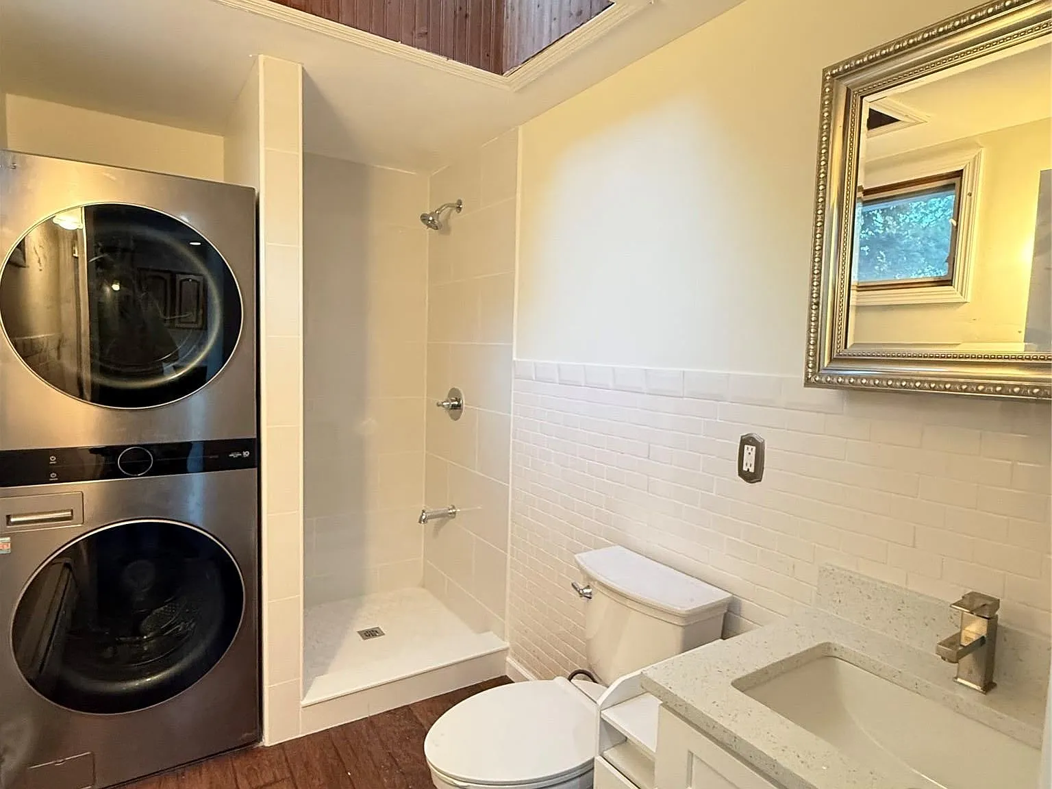 2 bed, 995 sqft, $3,599 — Photo 4