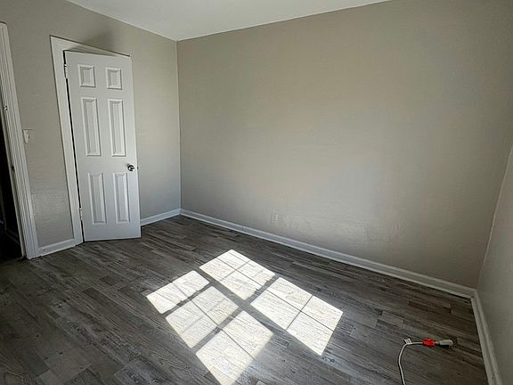 Bedroom (angle 2)