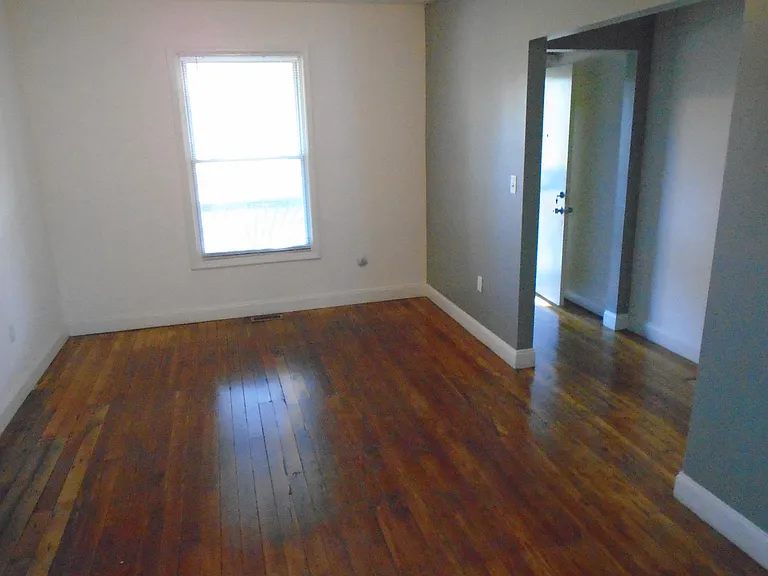 253 Custer St — Photo 4
