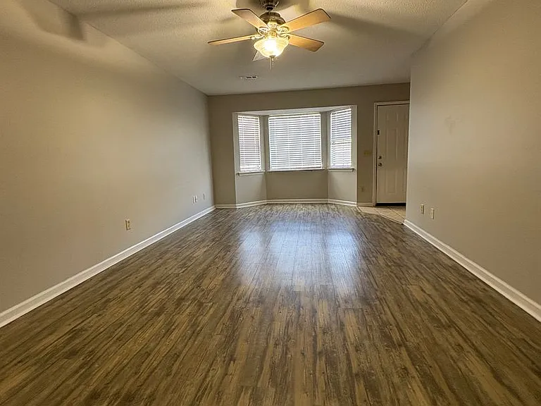 224 Edith Way — Photo 5