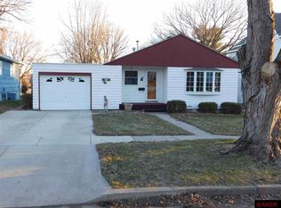 130 2nd St SE, Madelia, MN 56062
