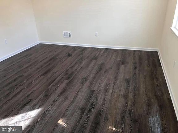 4th image of 40 Courtland Cir