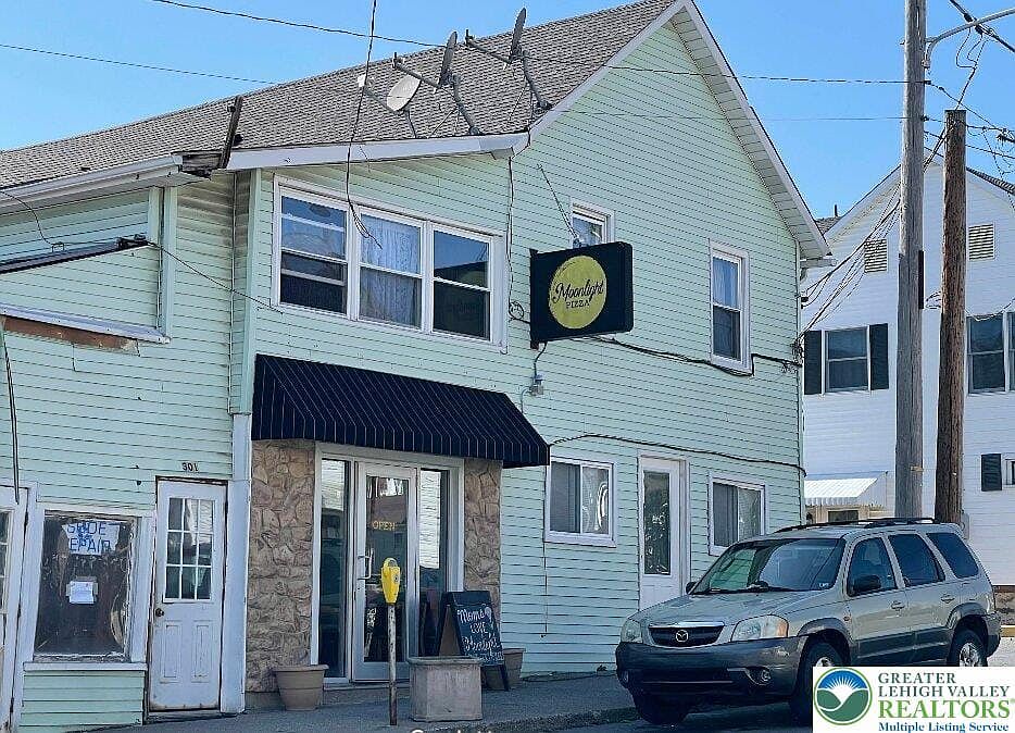 1st image of 301 S Robinson Ave APT 2