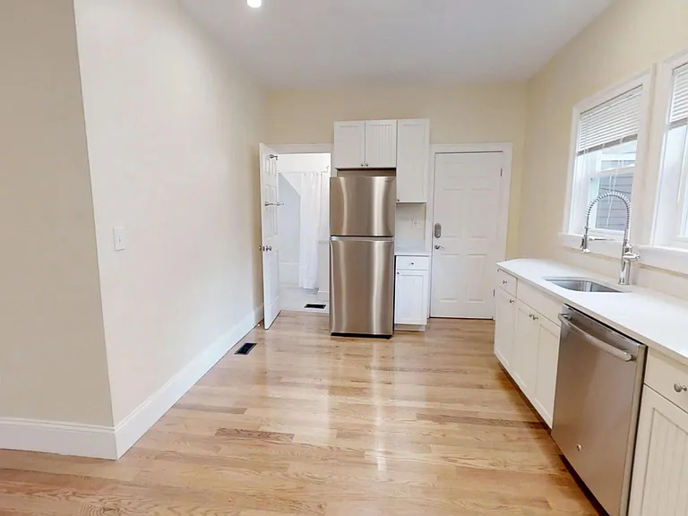 8-10 Claremon St #1 — Photo 5