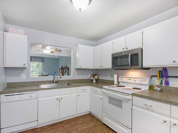 5th image of 3906 Courtyard Pl SE