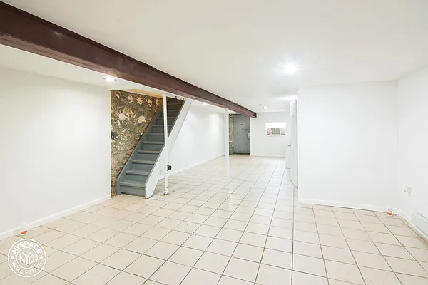 Rented by Winzone Realty Inc | media 74