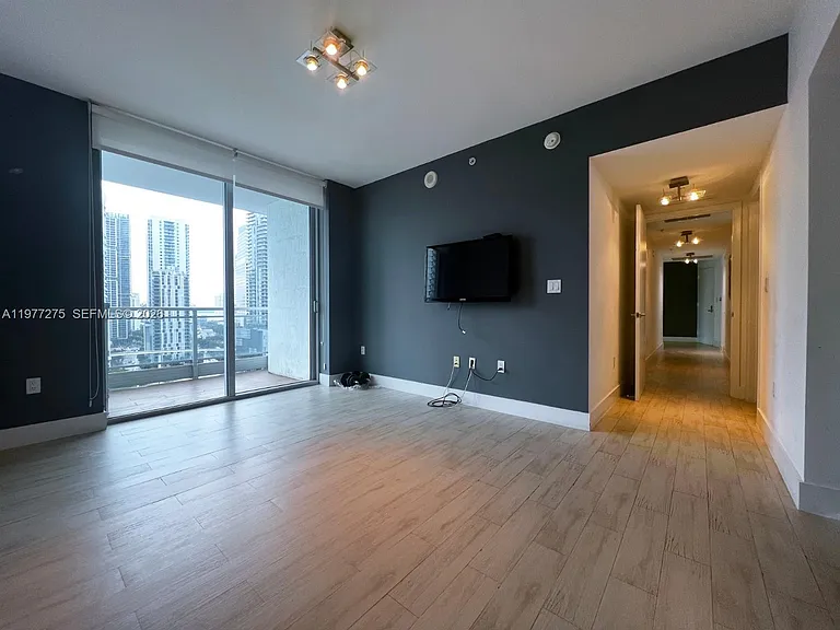 92 SW 3rd St #1801 — Photo 6