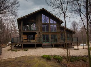 9020 Marken Rd, Valders, WI 54245