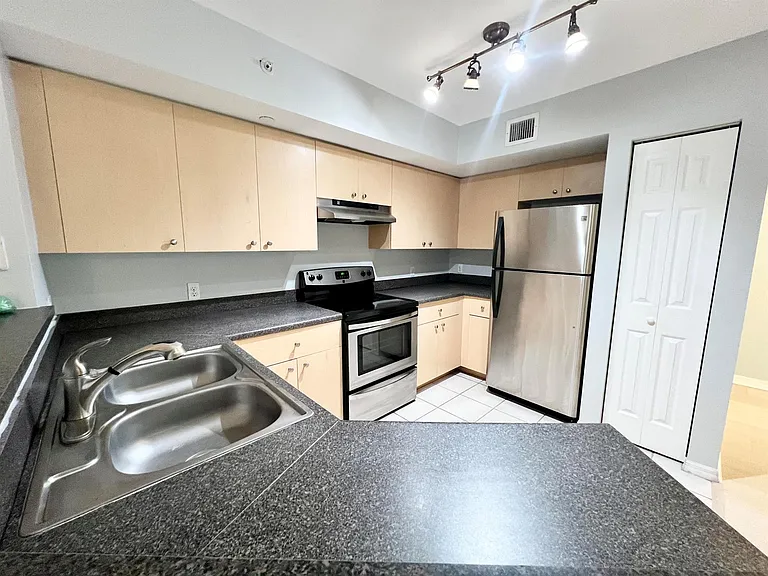 4021 San Marino Blvd #202 — Photo 7