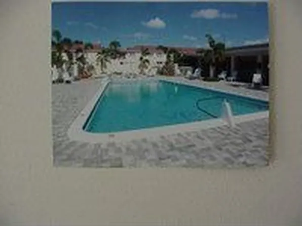 418 12th Ave S, Naples, FL 34102