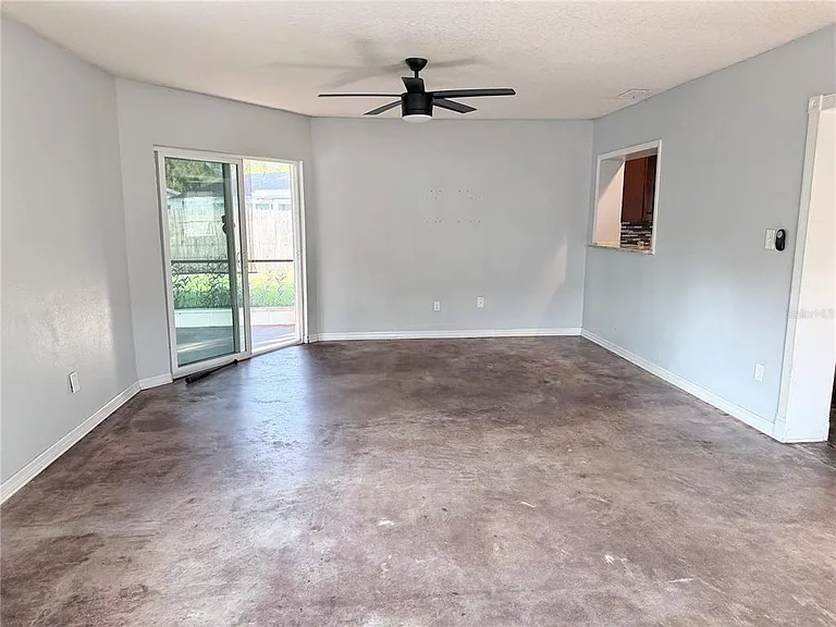 912 Carvell Dr — Photo 8