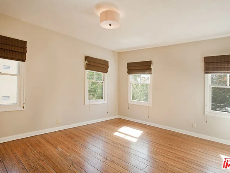 251 S Citrus Ave — Photo 15