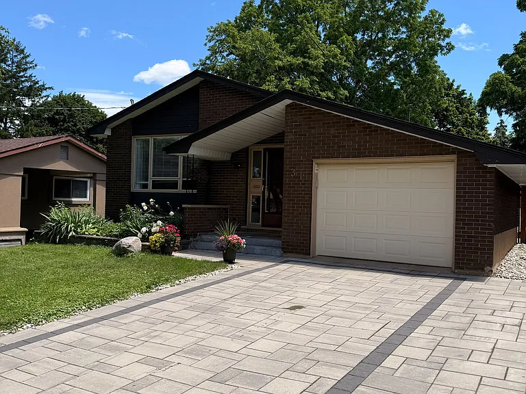 31 Brenlyn Ct #LOWER — Photo 1