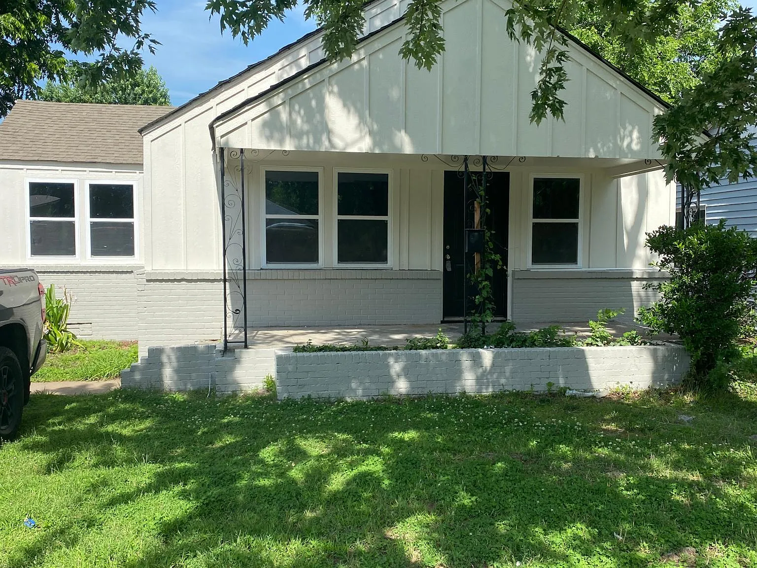 4801 N College Ave — Photo 2