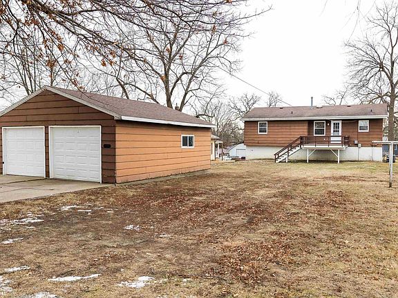 3rd image of 1521 Roland Ave