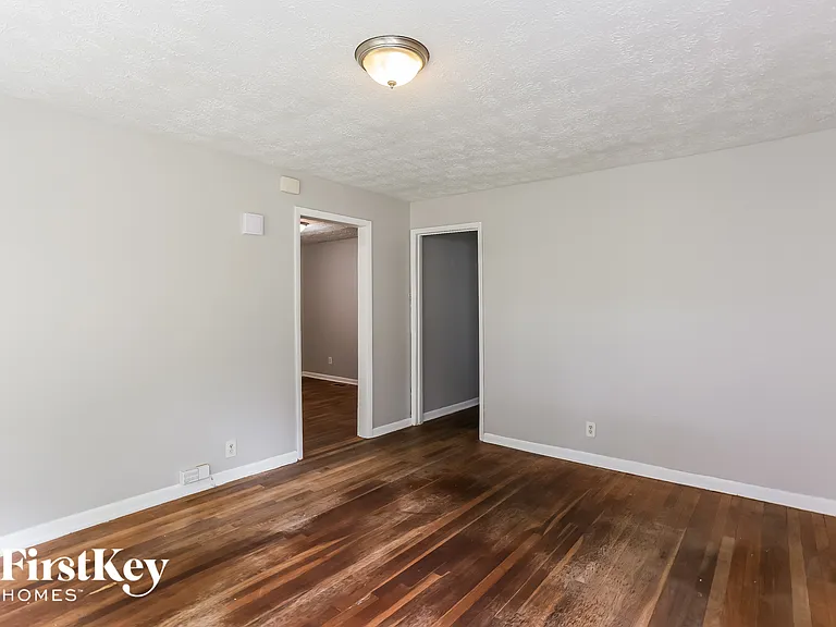 727 Alfred Rd NW — Photo 3