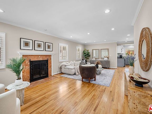 3rd image of 3317 Burritt Way