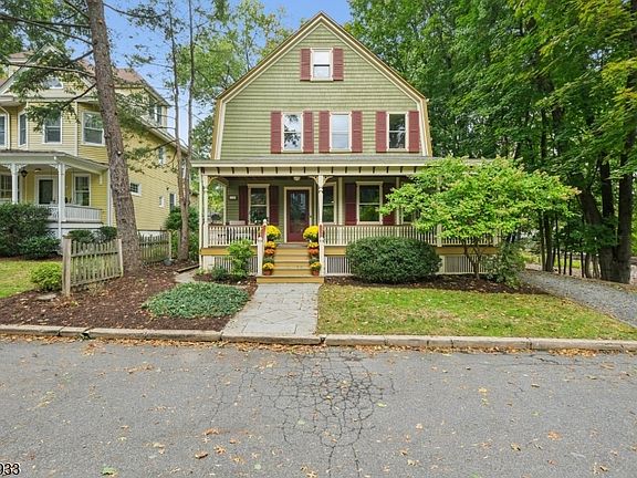 2nd image of 11 Valley Pl