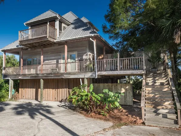 154 Bay Ave, Apalachicola, FL 32320