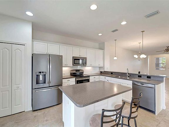 3rd image of 27133 Ipswich Dr