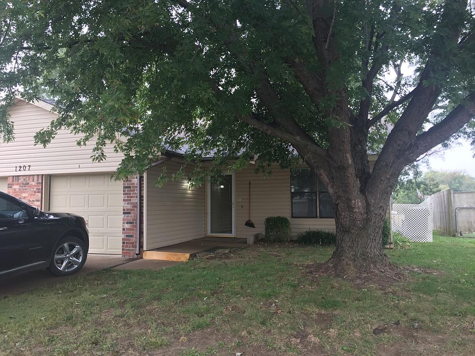 1st image of 1207 N Willow Dr #B
