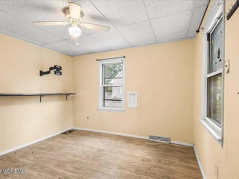 61 Cooney Ave — Photo 9