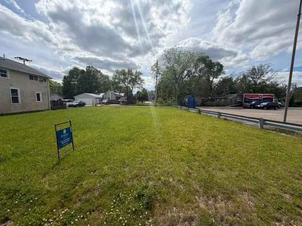 118 S Main St, Lawton, MI 49065