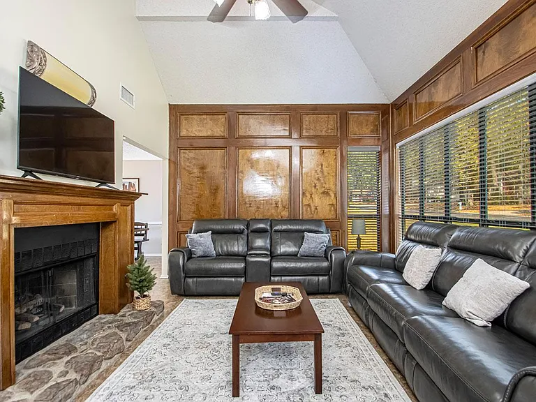 101 Bearskin Dr — Photo 4