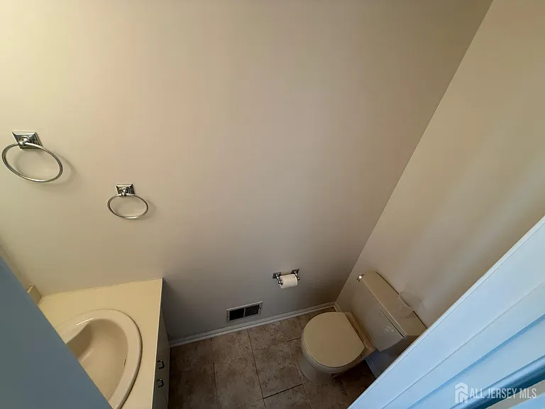 207 Darwin Ln — Photo 9