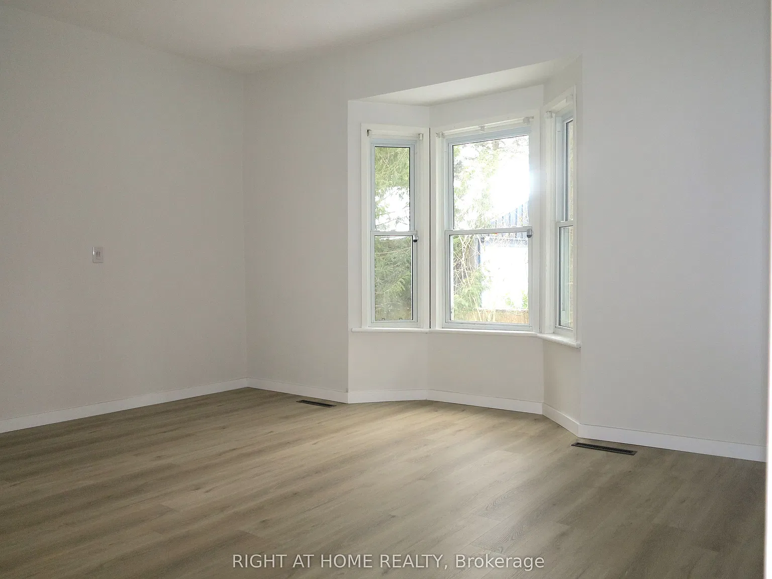 3 bed, $2,300 — Photo 3
