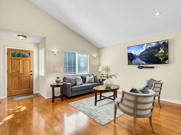 3rd image of 781 Sunbrook Ct