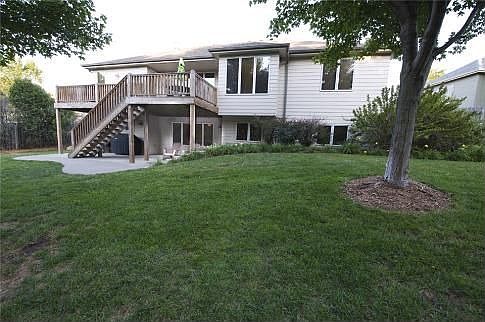 Living Room w/ Gas Fireplace