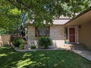 816 E 61st St, Sioux Falls, SD 57108