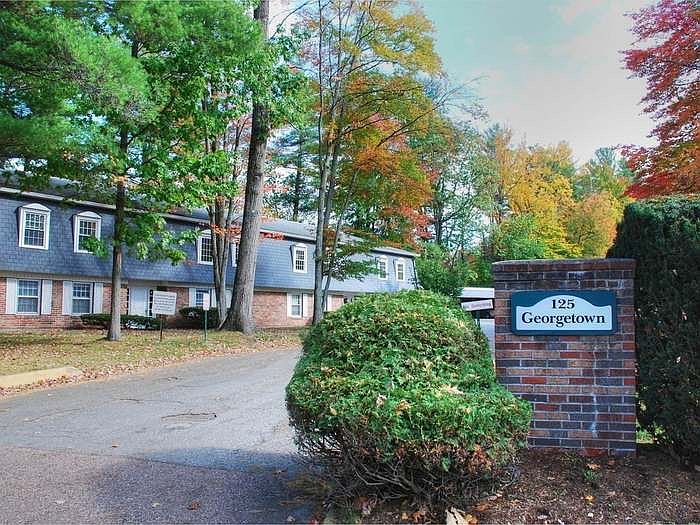 Entrance to the complex on Kennedy Drive