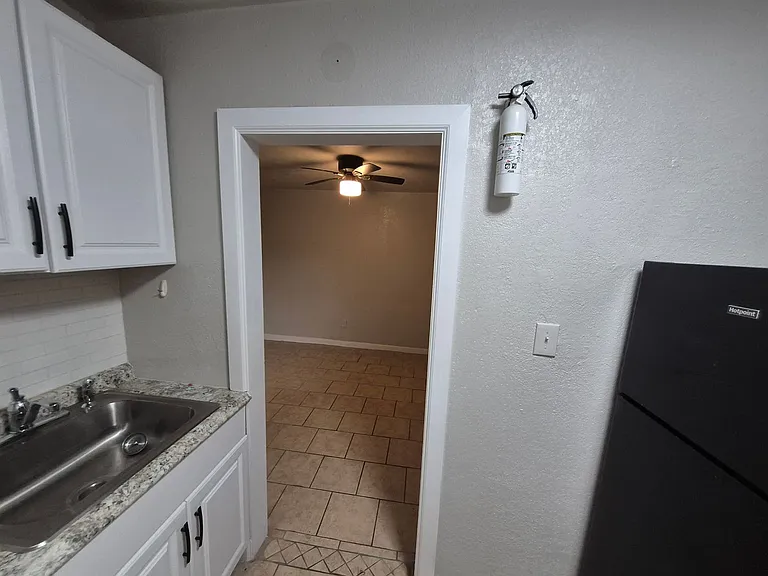 115 Caldwell St #4 — Photo 8