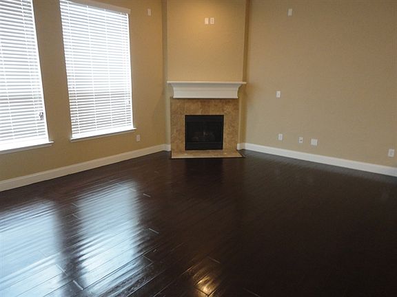 3rd image of 524 Spicewood Dr