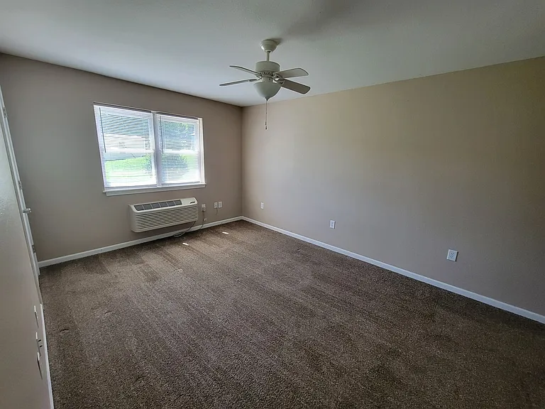 316 E Davis St #D — Photo 8