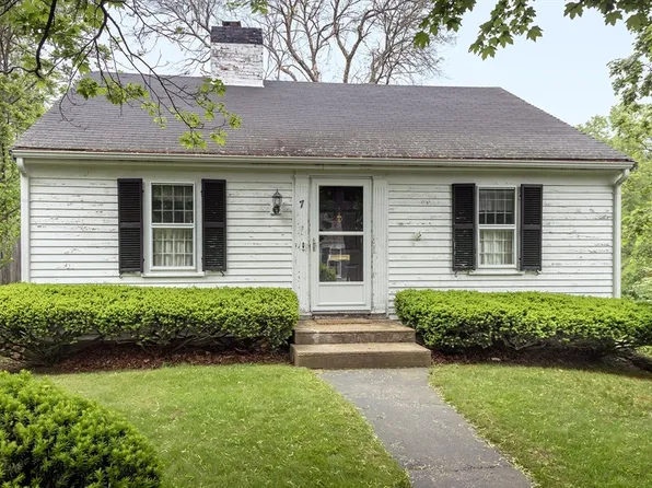 7 Cedar St, Hingham, MA 02043