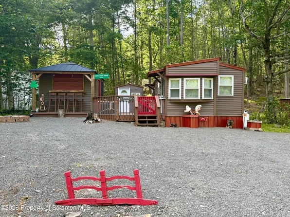 132 Rainbow Dr, Gouldsboro, PA 18424
