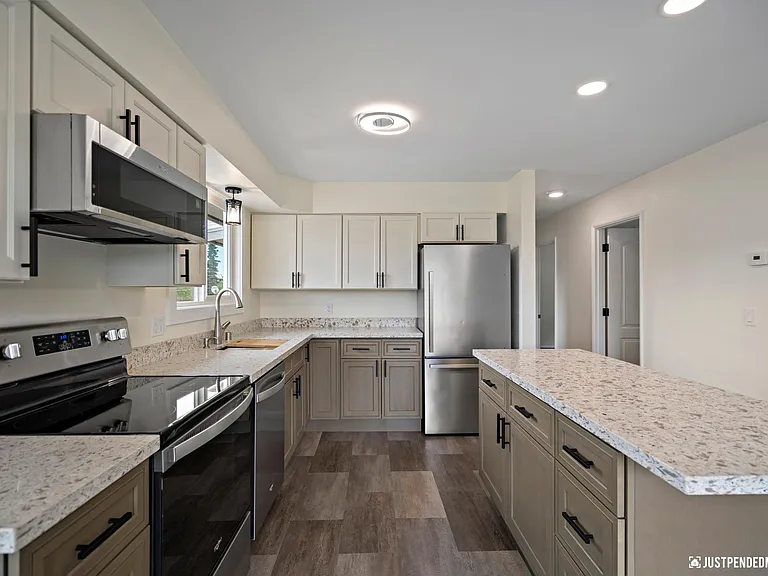 230 W 10th Ave — Photo 13
