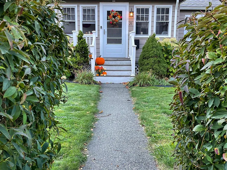 Eliot St — Photo 1