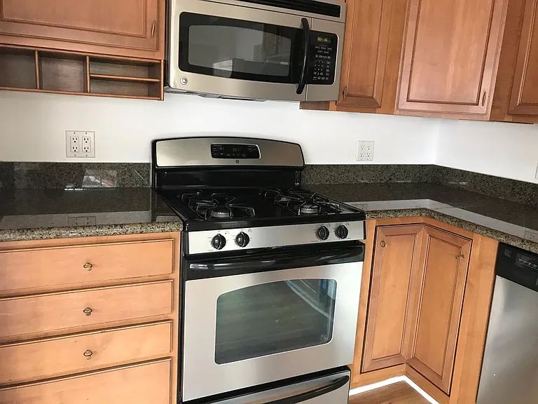 6125 Glen Oak St #5 — Photo 3