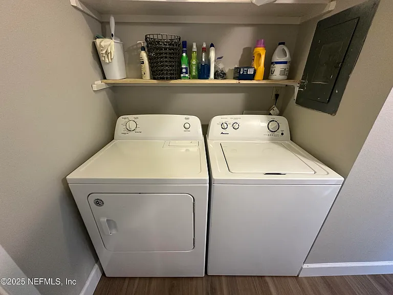 9942 Sawgrass Dr E — Photo 21