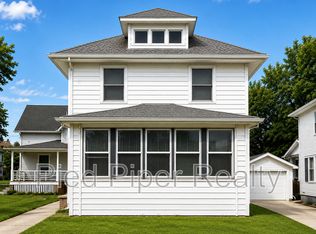 1254 S Chicago Ave, Freeport, IL 61032