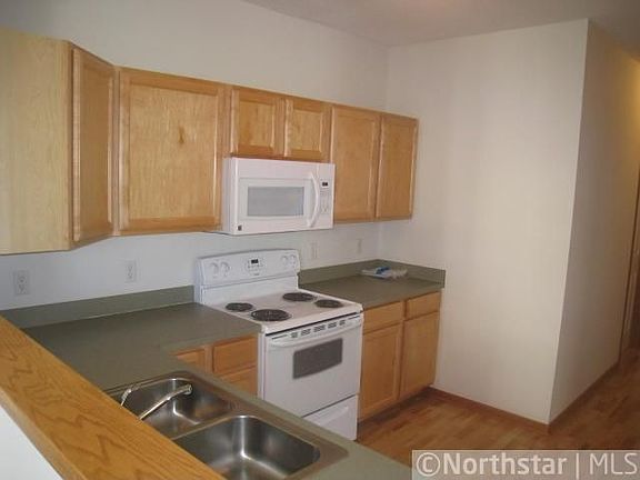 3rd image of 879 Providence Dr