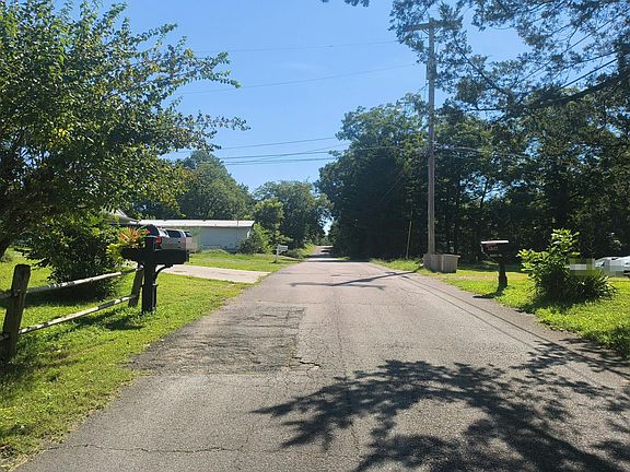 5th image of 910 Latham St