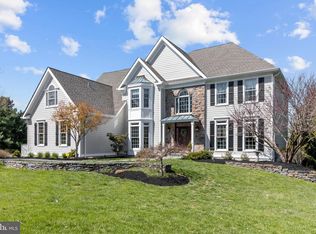 8 Silver Trail Cir, Newtown, PA