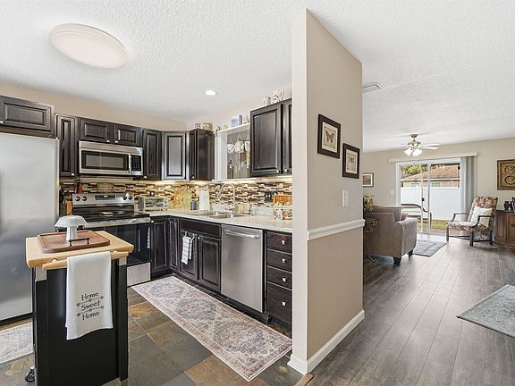 2nd image of 1404 Diana Dr