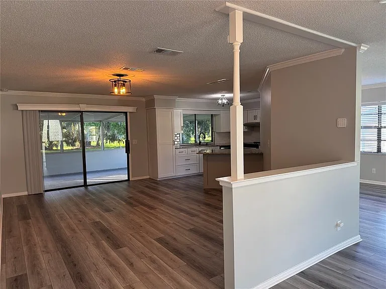 16 Courtney Pl — Photo 6